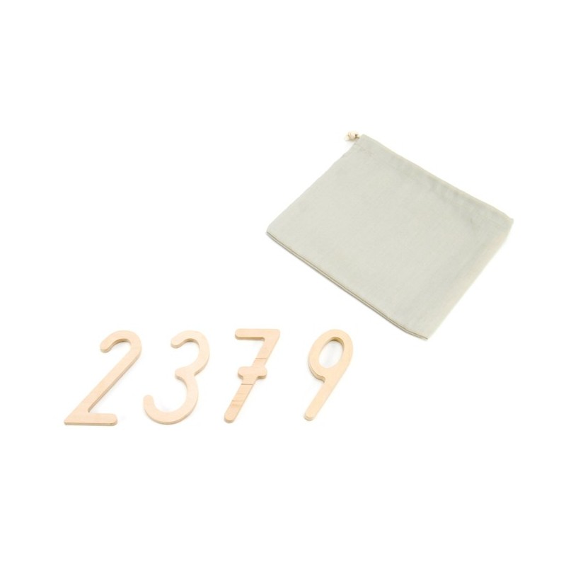 Číslice preglejky kurzívou prírodné