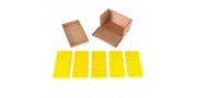 Sada piatich žltých hranolov v krabici