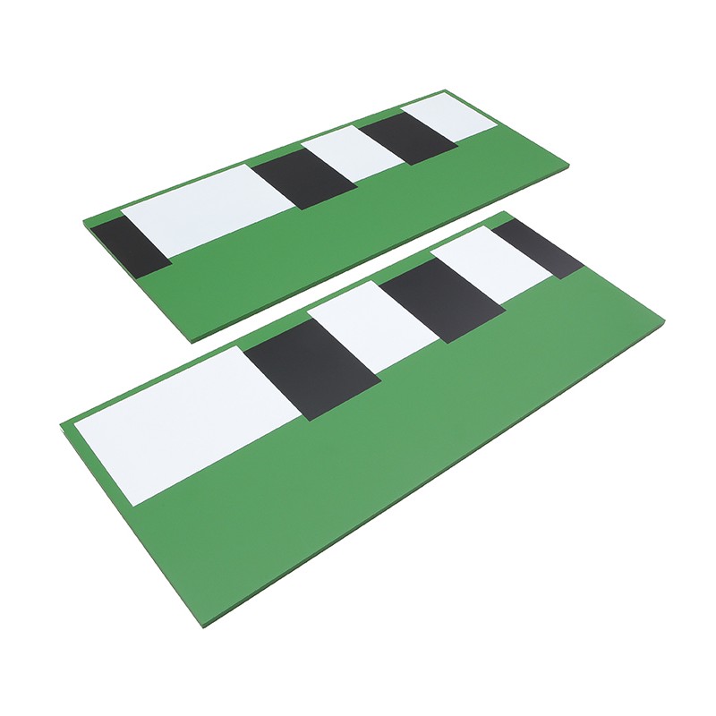 Zwei Bretter mit schwarzen und weißen Feldern für die Glocken Zwei Bretter mit schwarzen und weißen Feldern für die Glocken