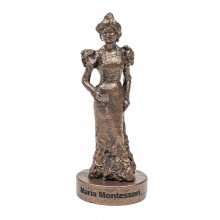 Statue Maria Montessori" translates to "Statue of Maria Montessori" in English