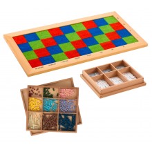 Großes Multiplikationsbrett mit Perlen und Ziffern