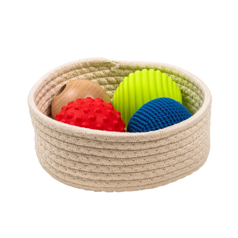 Basket with balls