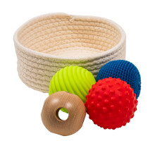 Basket with balls