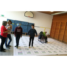 Hundertertafel mit Zahlen - geeignet zum Befahren mit dem Rollstuhl