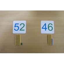 Perlové tyčinky na poli stoviek